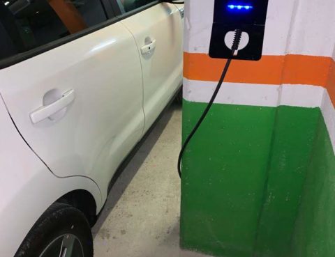 Aumento de vendas de carros elétricos demandam wallbox dark v2c