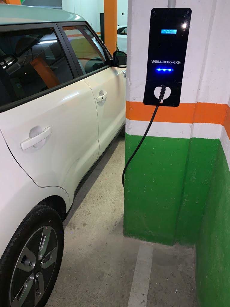 Aumento de vendas de carros elétricos demandam wallbox dark v2c