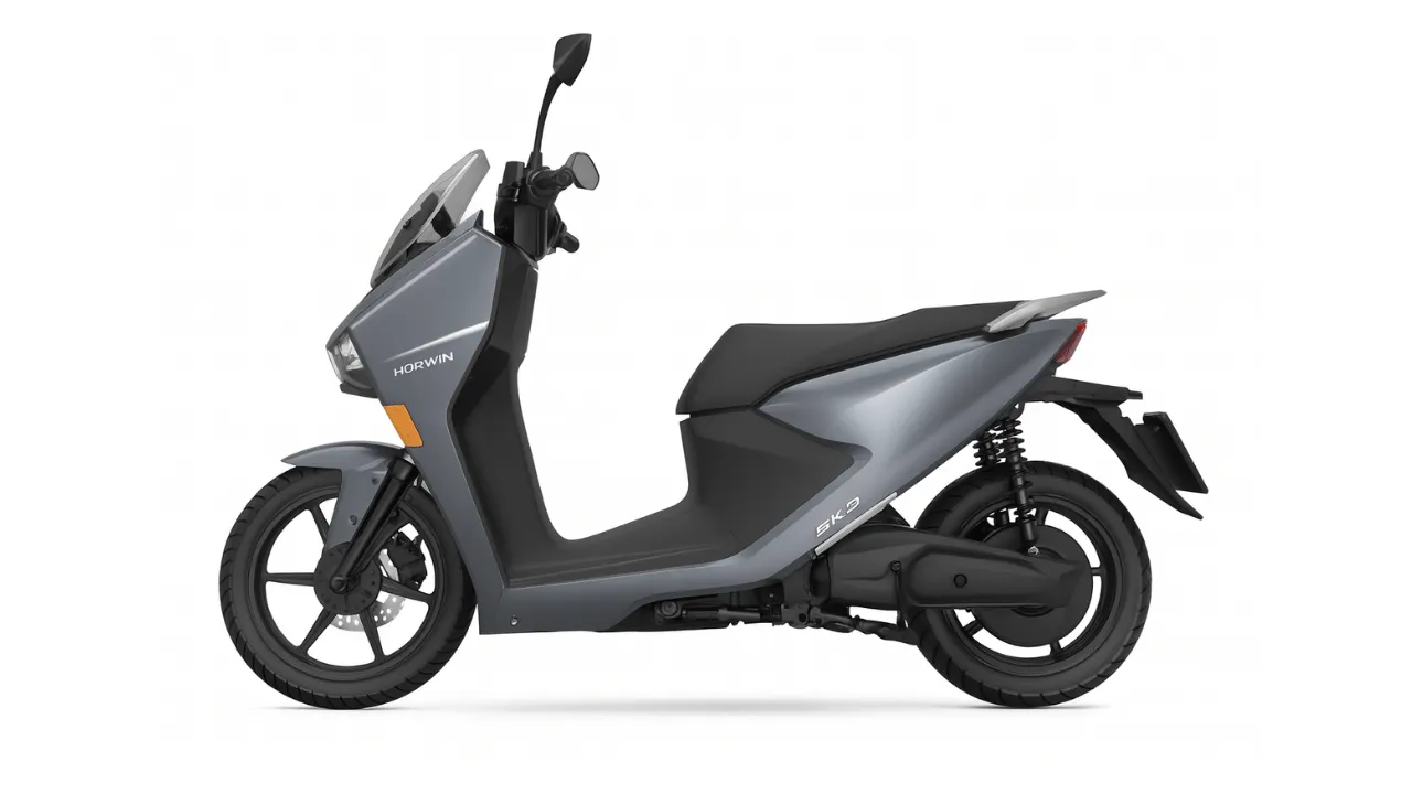 Horwin SK3, scooter elétrica em cinzento metálico com design elegante e autonomia urbana, ideal para mobilidade sustentável em Portugal.