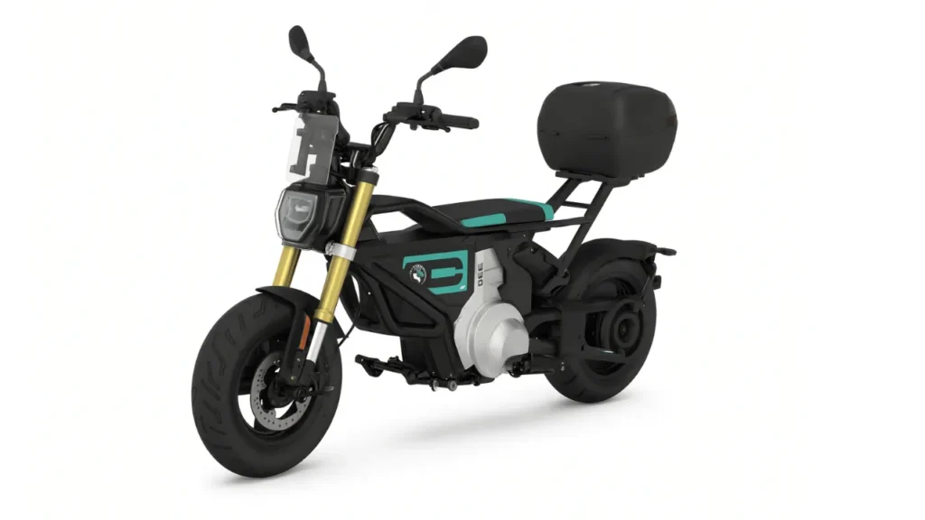 BMW CE 02, moto elétrica urbana em preto e turquesa com design minimalista e inovador, ideal para mobilidade sustentável nas cidades de Portugal.