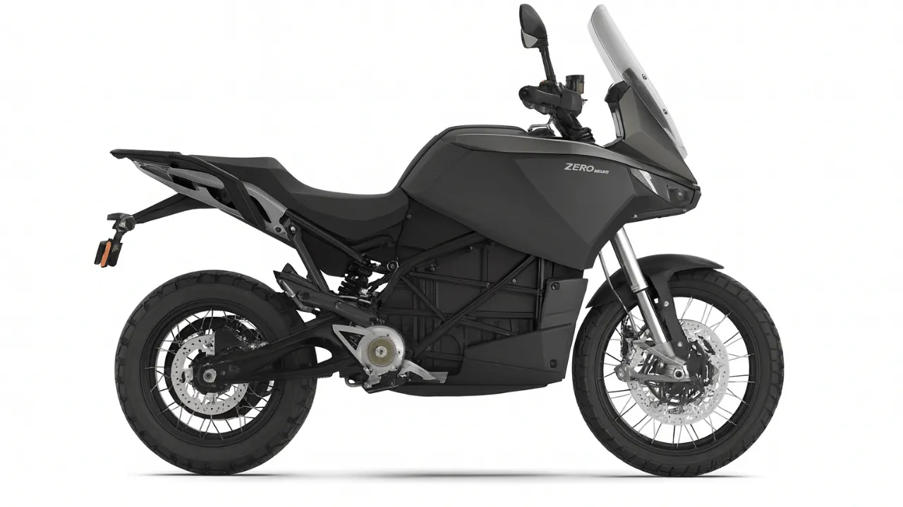Zero Motorcycles DSR/X, moto elétrica adventure em preto mate com para-brisas alto e jantes raiadas, ideal para viagens de longa distância e condução sustentável em Portugal.